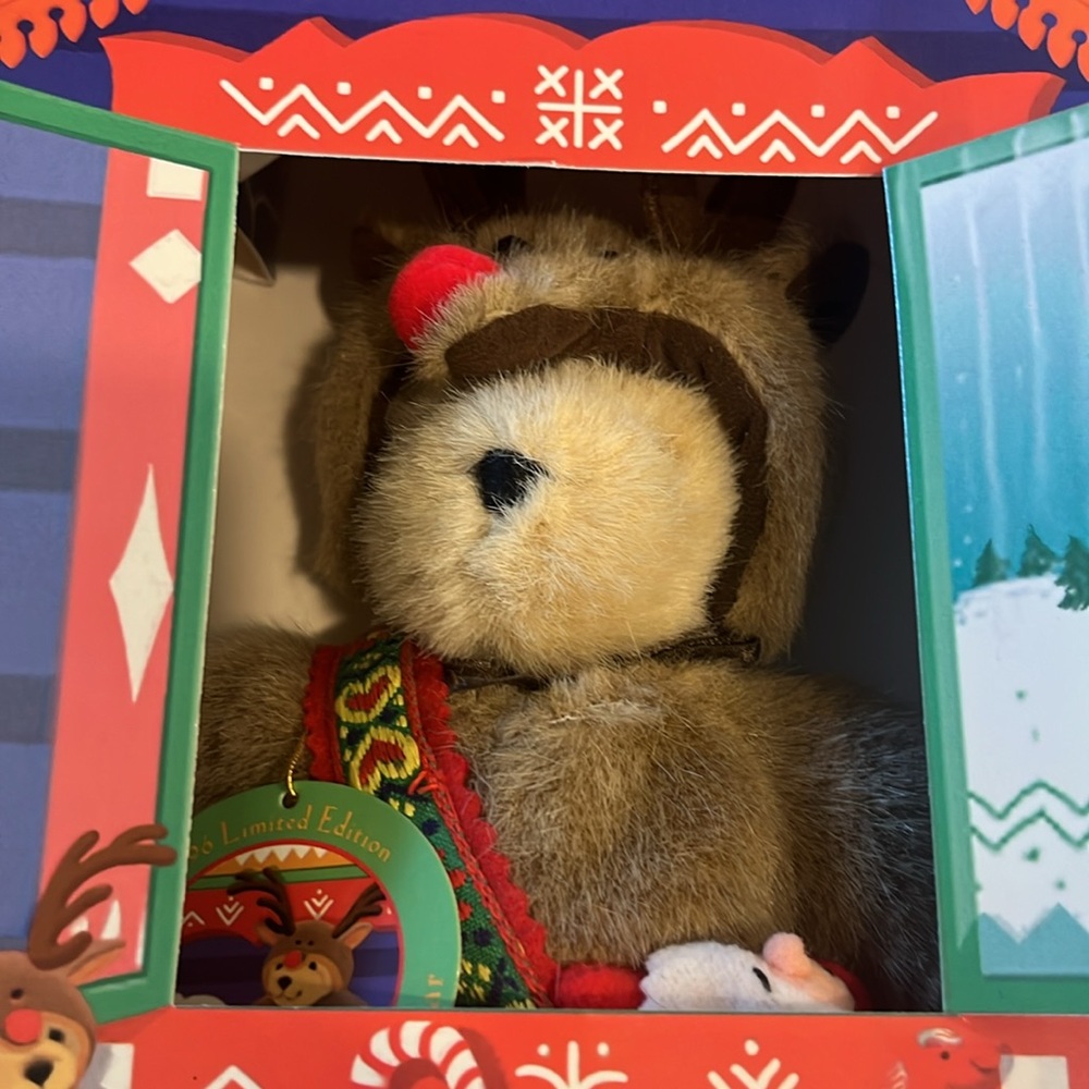 NIB Muffy the Red-Nosed Reindeerr Muffy Vanderbear Bear 1996 Limited Edition. - Picture 2 of 5